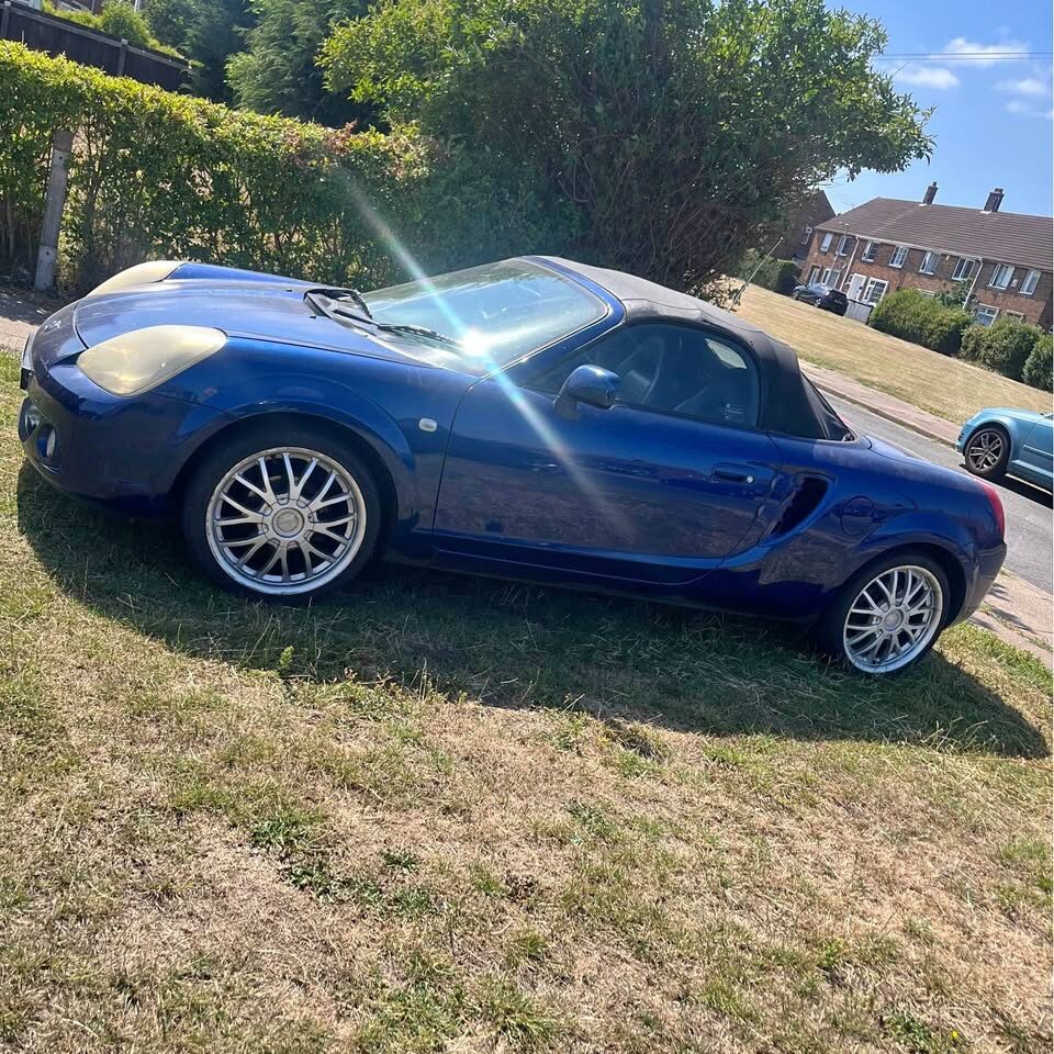 2003 Toyota MR2