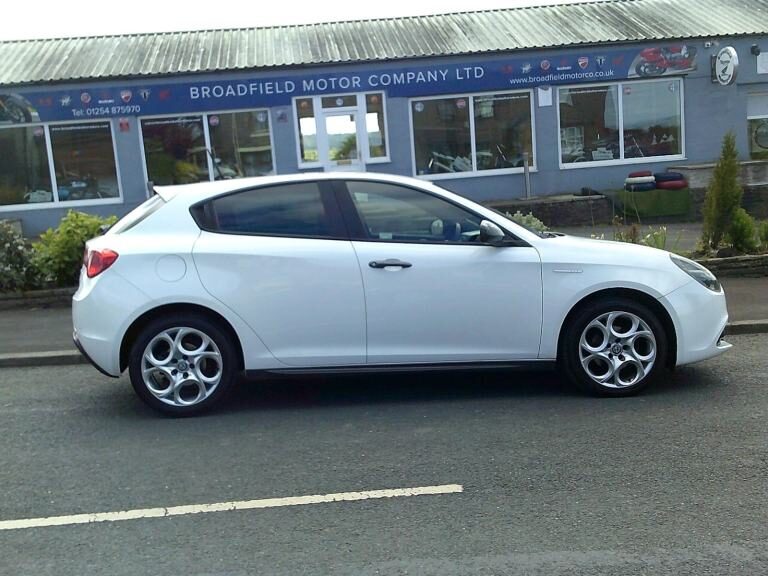 2019 19-reg Alfa Romeo Giulietta Sport 1.6 JTDm-2 120bhp in white