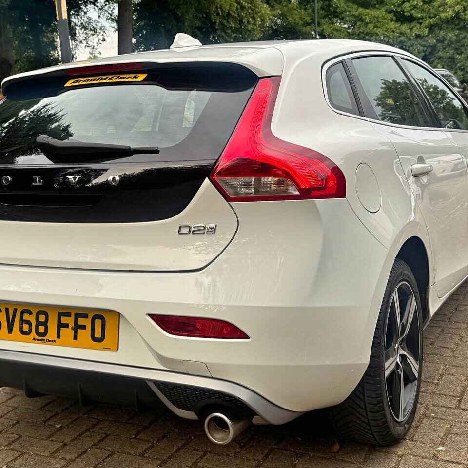 2018 Volvo v40 r design